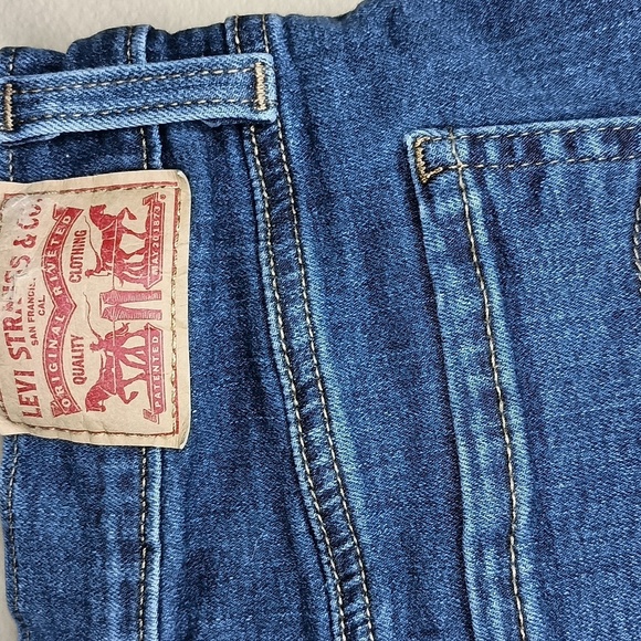 Levi's Strauss Mid Length Shorts - Picture 4 of 5
